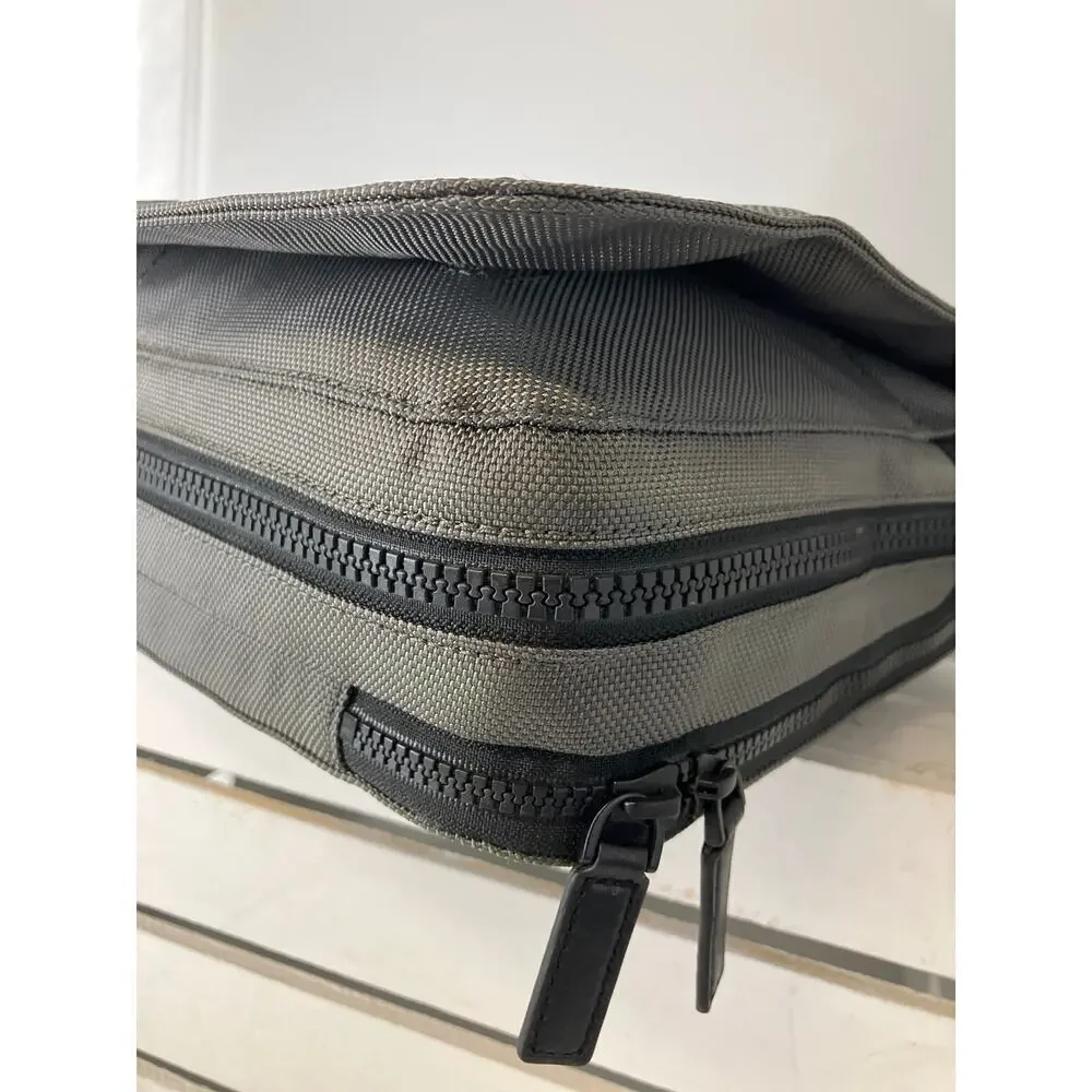 MICHAEL KORS NWT PARKER LG CHARCOAL CANVAS MESSANGER BAG